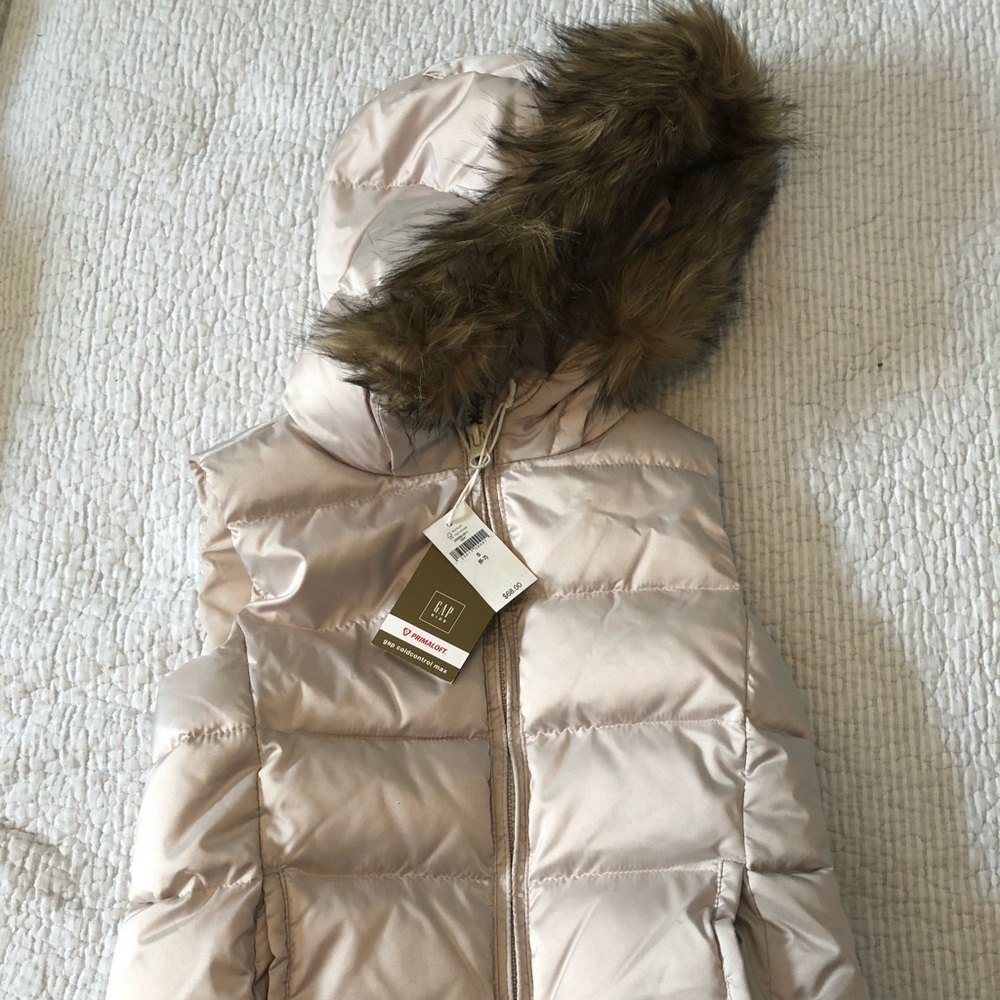 Gap puffer vest